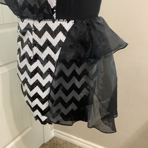 Lusso Australia dress - Picture 2 of 10